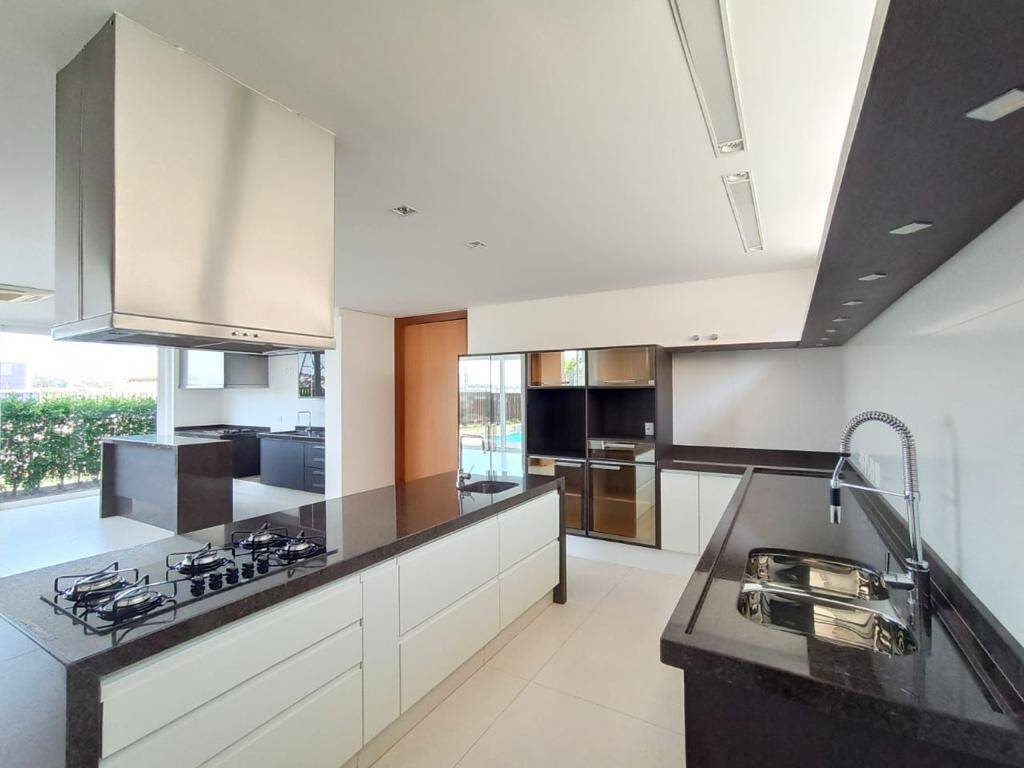 Casa para alugar com 3 quartos, 570m² - Foto 28