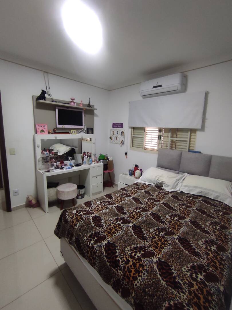 Casa à venda com 3 quartos, 220m² - Foto 3