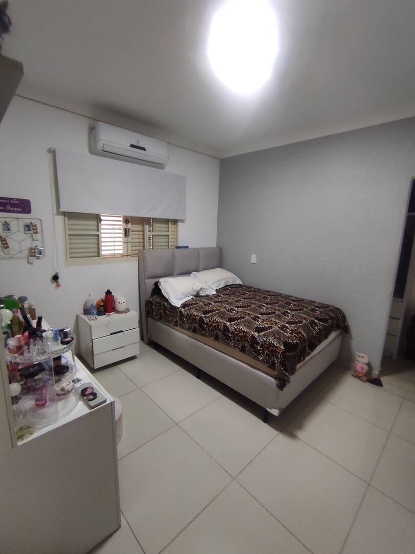 Casa à venda com 3 quartos, 220m² - Foto 4