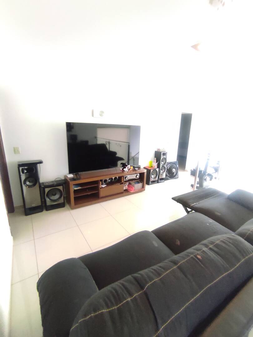 Casa à venda com 3 quartos, 220m² - Foto 8