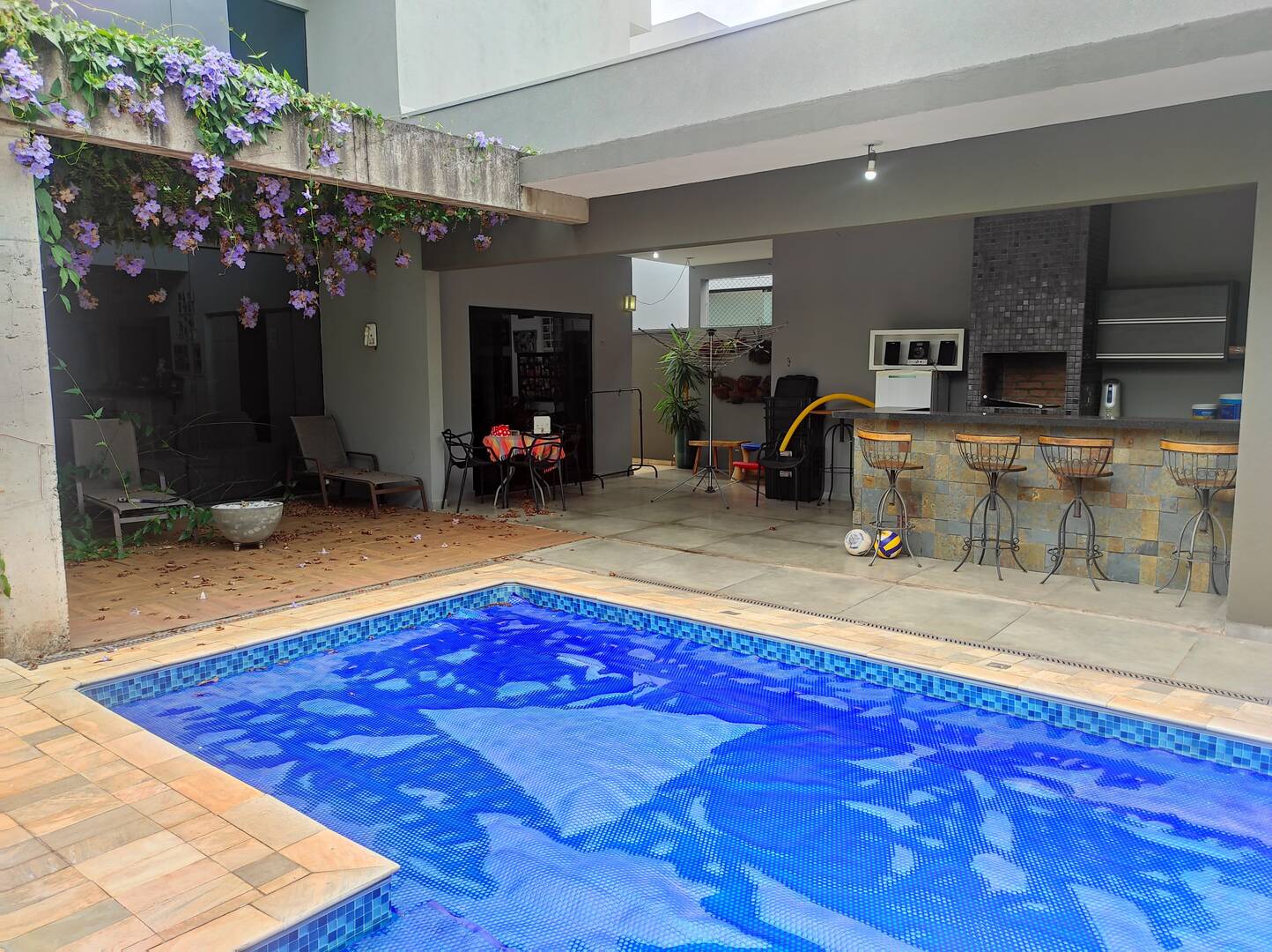 Casa à venda com 3 quartos, 220m² - Foto 1
