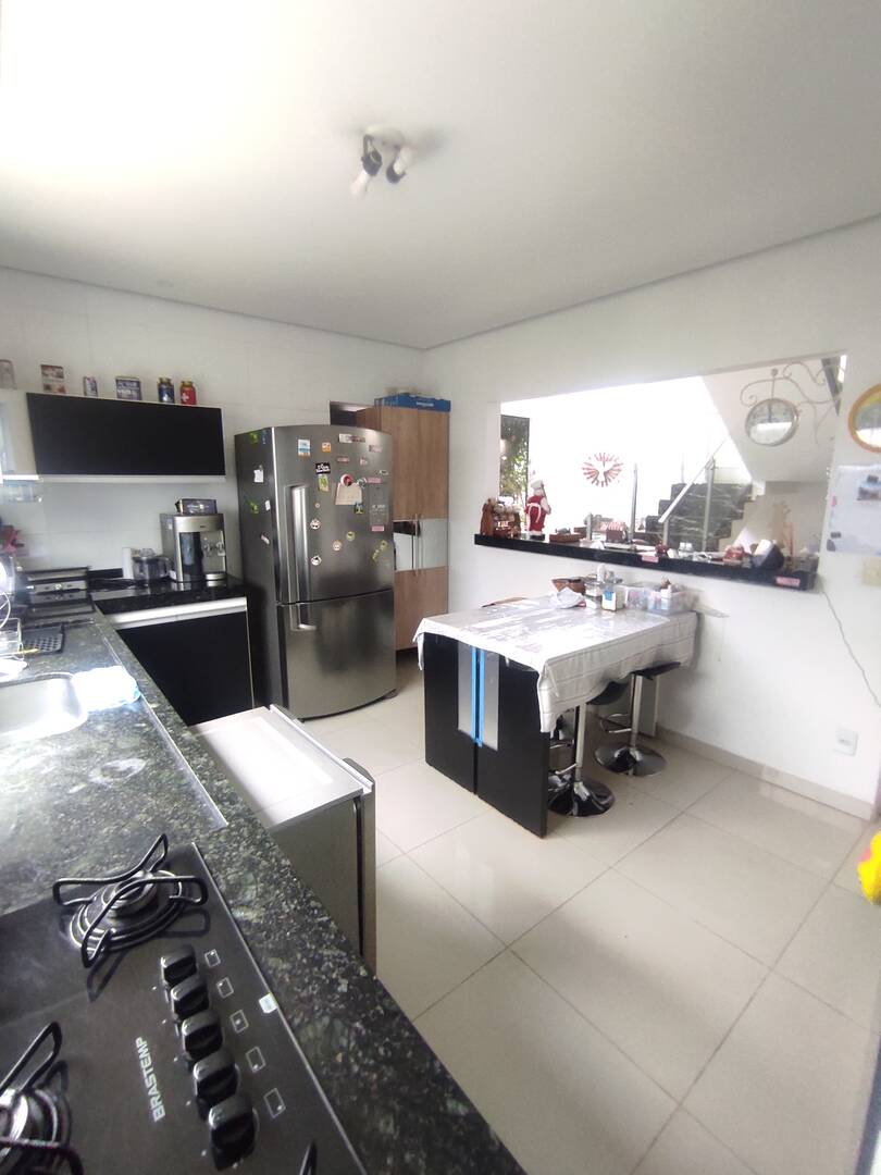 Casa à venda com 3 quartos, 220m² - Foto 14