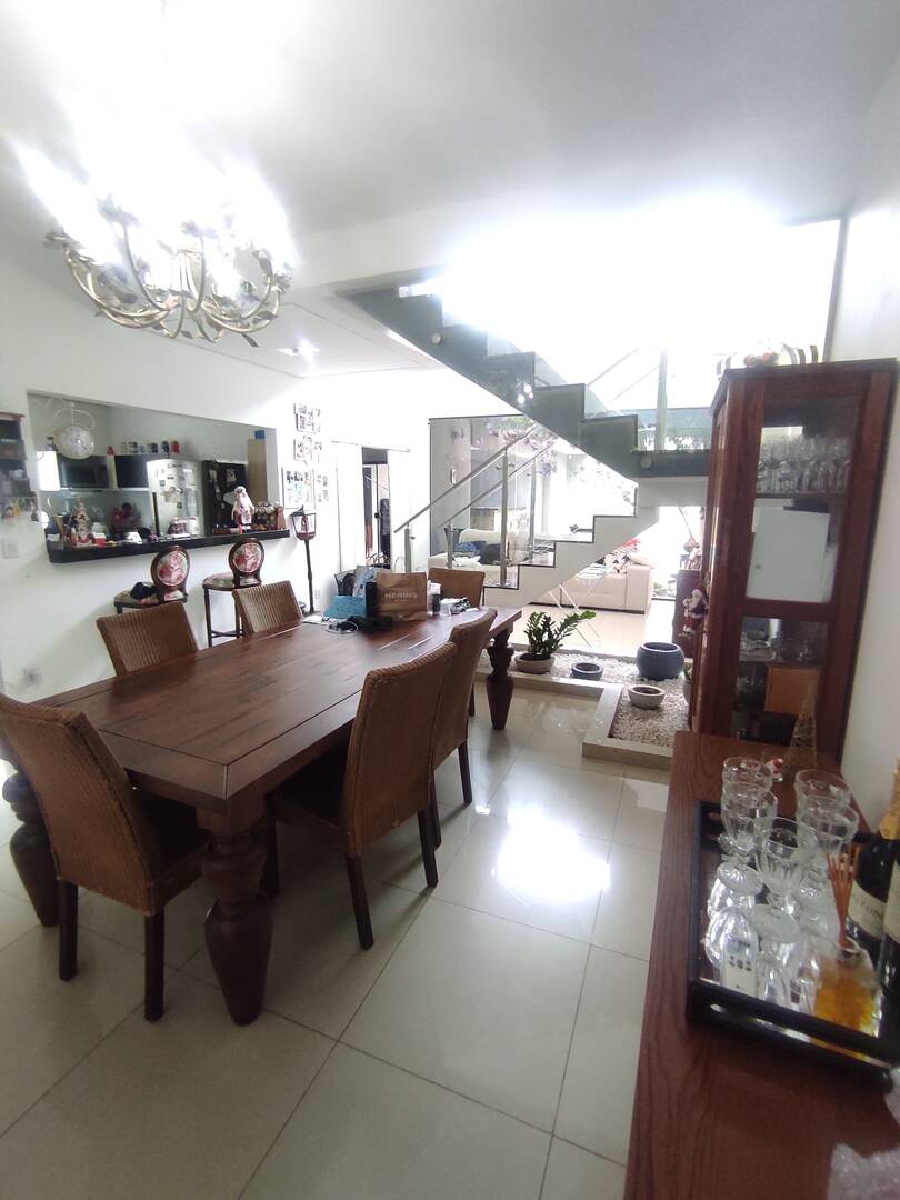 Casa à venda com 3 quartos, 220m² - Foto 16