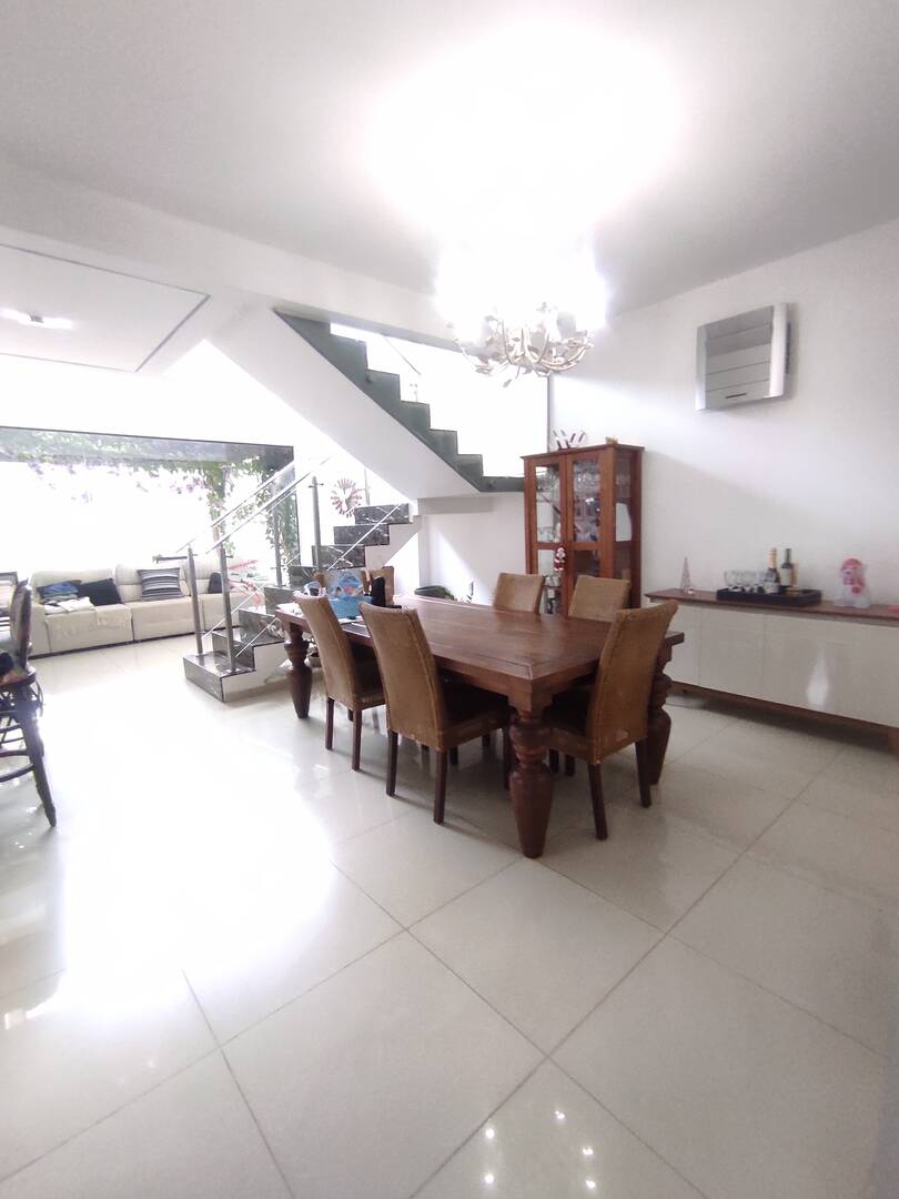 Casa à venda com 3 quartos, 220m² - Foto 17