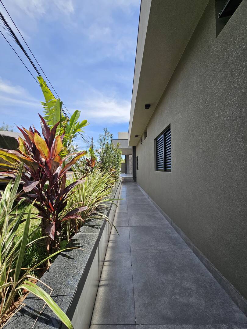 Casa à venda com 3 quartos, 228m² - Foto 3