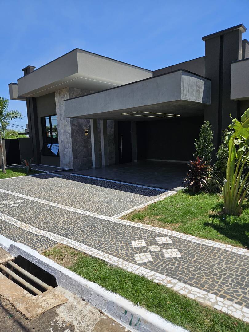 Casa à venda com 3 quartos, 228m² - Foto 2