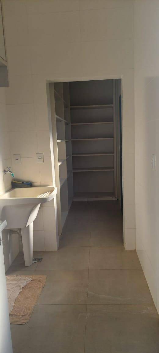Casa à venda com 3 quartos, 315m² - Foto 4
